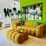 New Exclusive Apartment With Garden And Private Pool Near The Sea