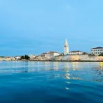 New Exclusive Apartment With Garden And Private Pool Near The Sea
