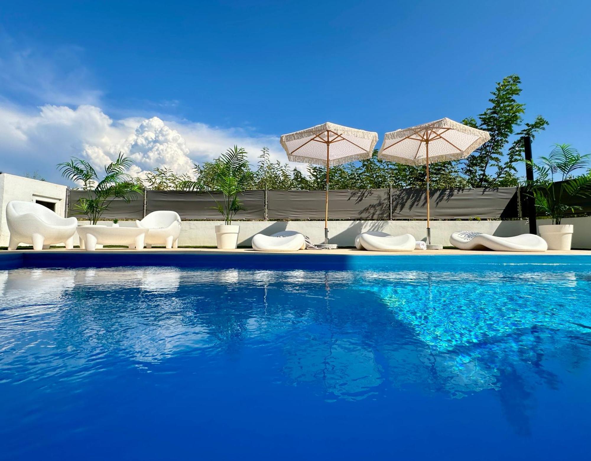 Apartment New Exclusive With Garden And Private Pool Near The Sea