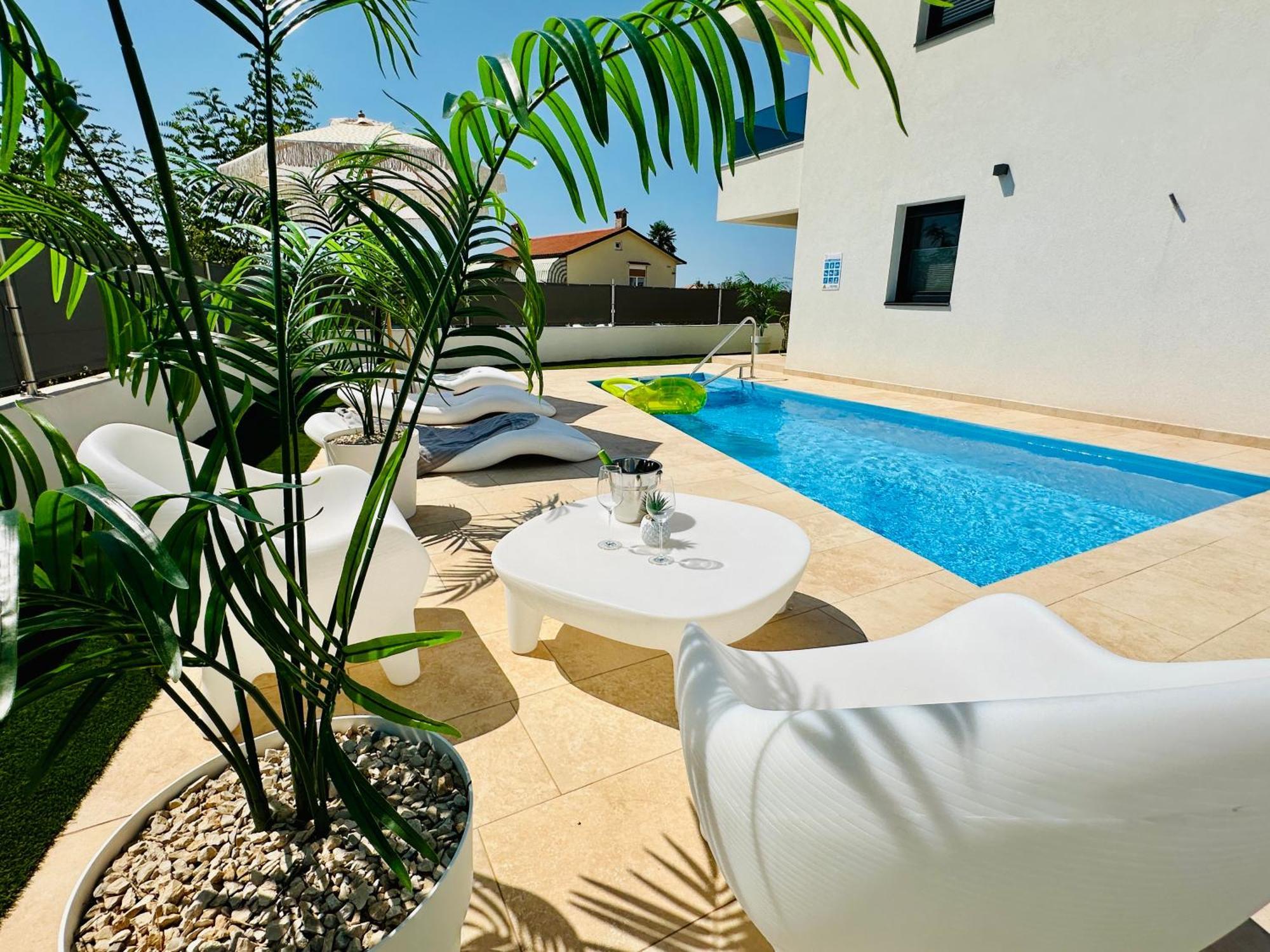 Apartment New Exclusive With Garden And Private Pool Near The Sea Poreč