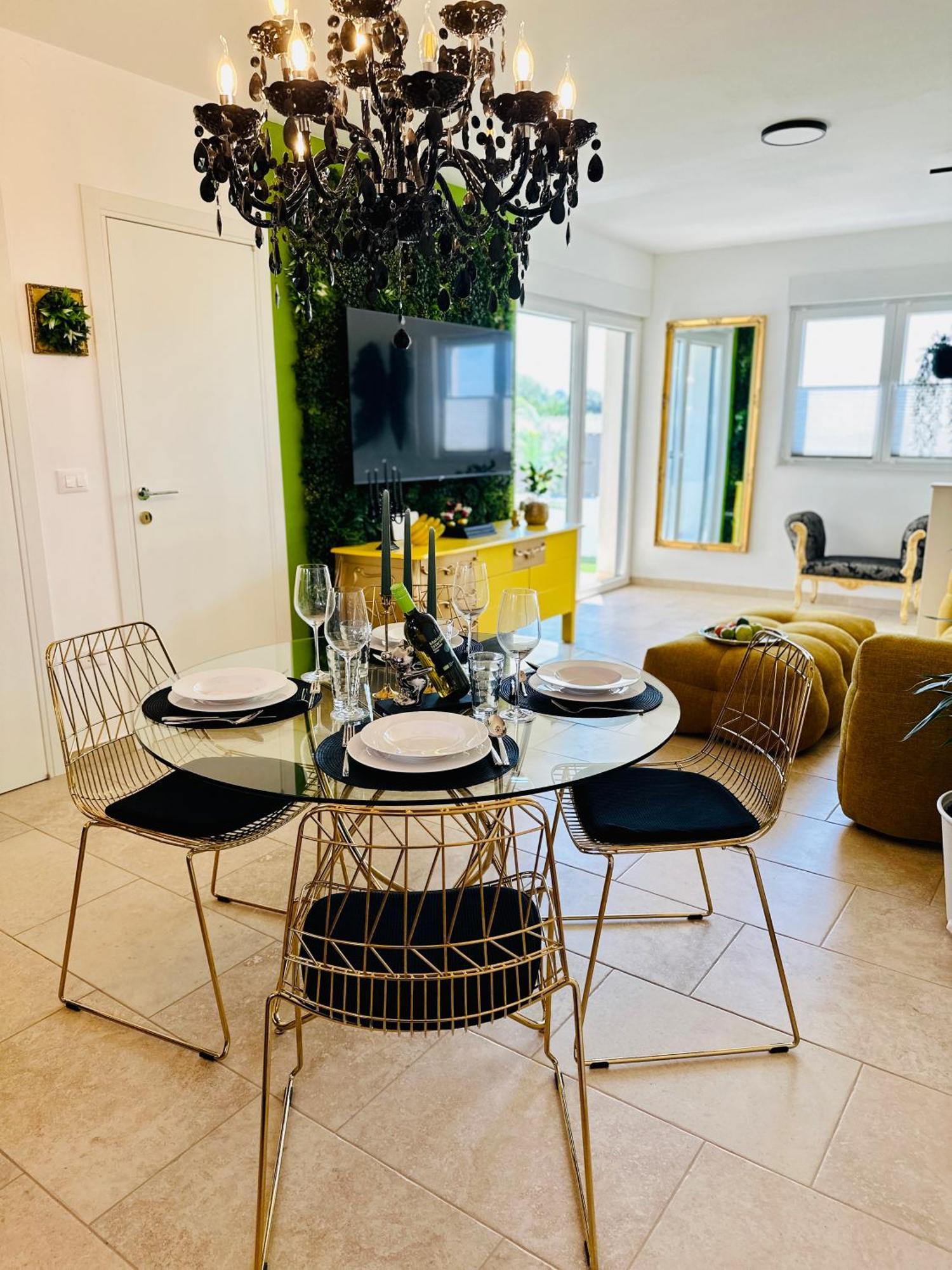 New Exclusive With Garden And Private Pool Near The Sea Apartment Poreč