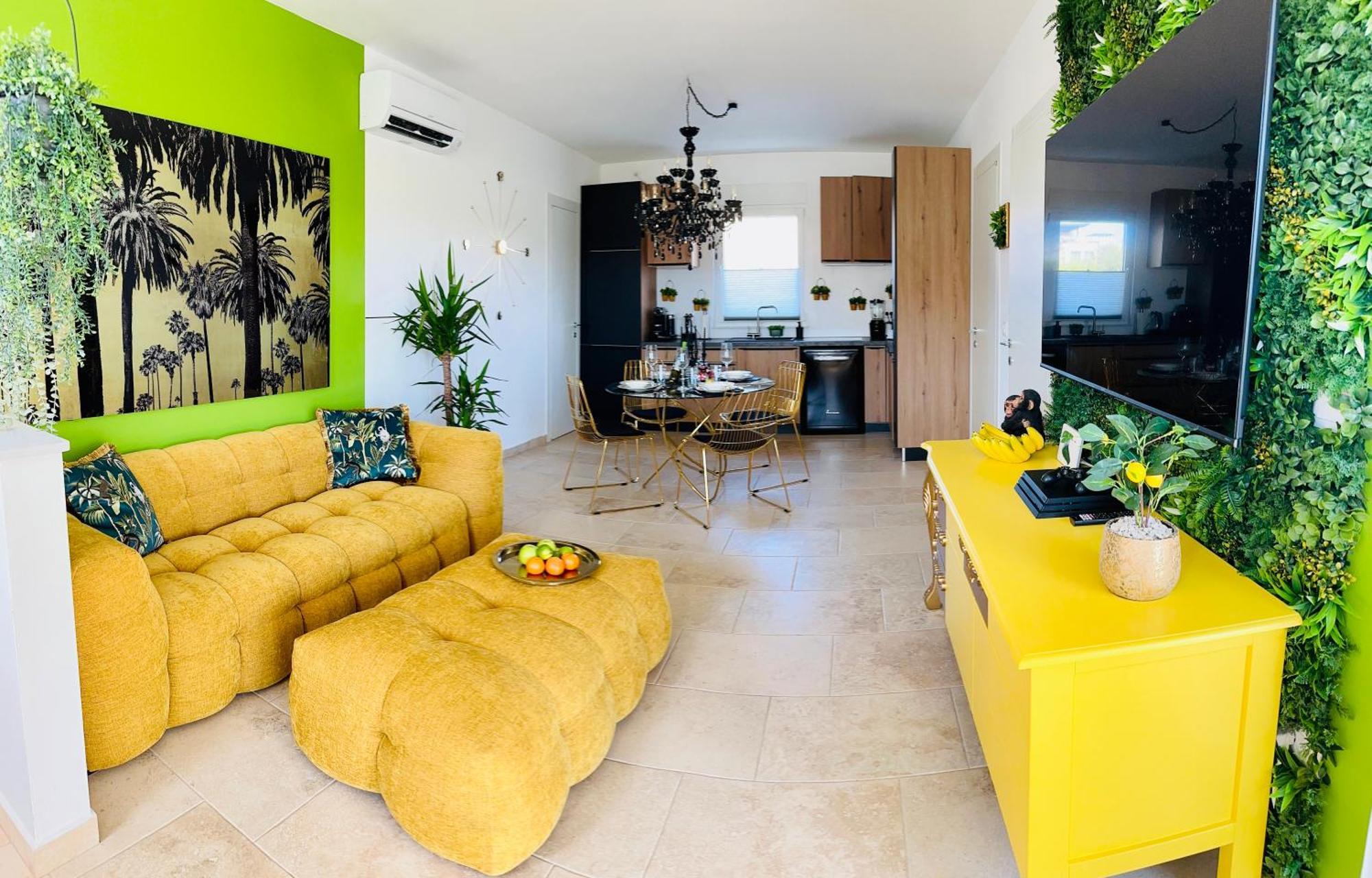 New Exclusive With Garden And Private Pool Near The Sea Apartment *