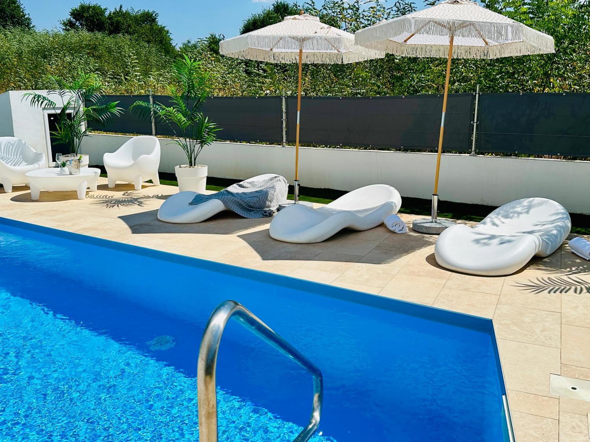 New Exclusive With Garden And Private Pool Near The Sea Apartment