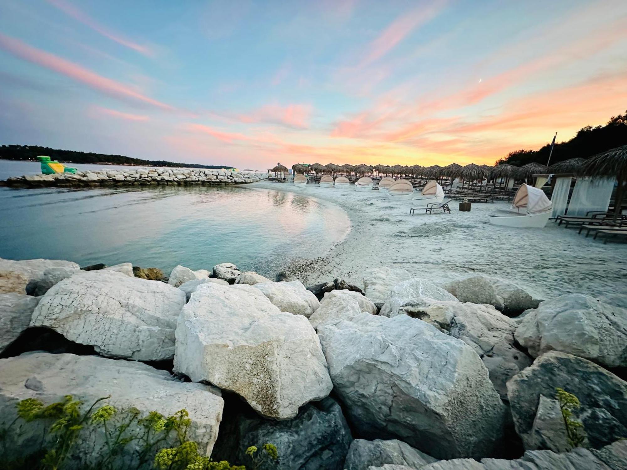 Apartment New Exclusive With Garden And Private Pool Near The Sea Poreč