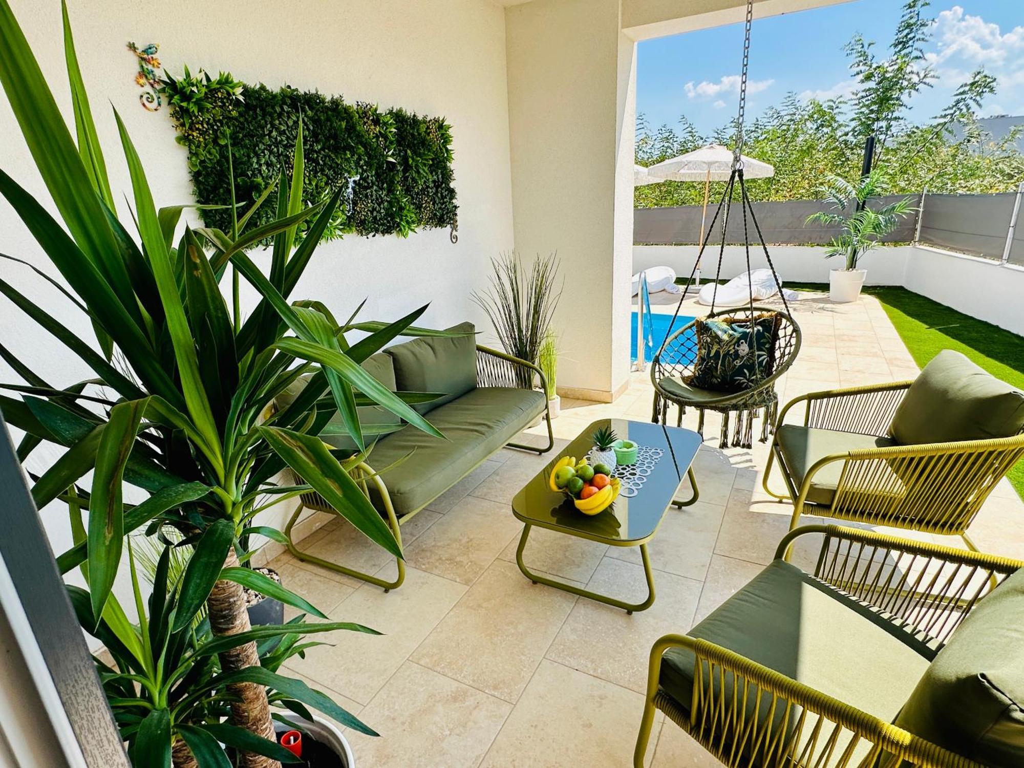 New Exclusive With Garden And Private Pool Near The Sea Apartment *