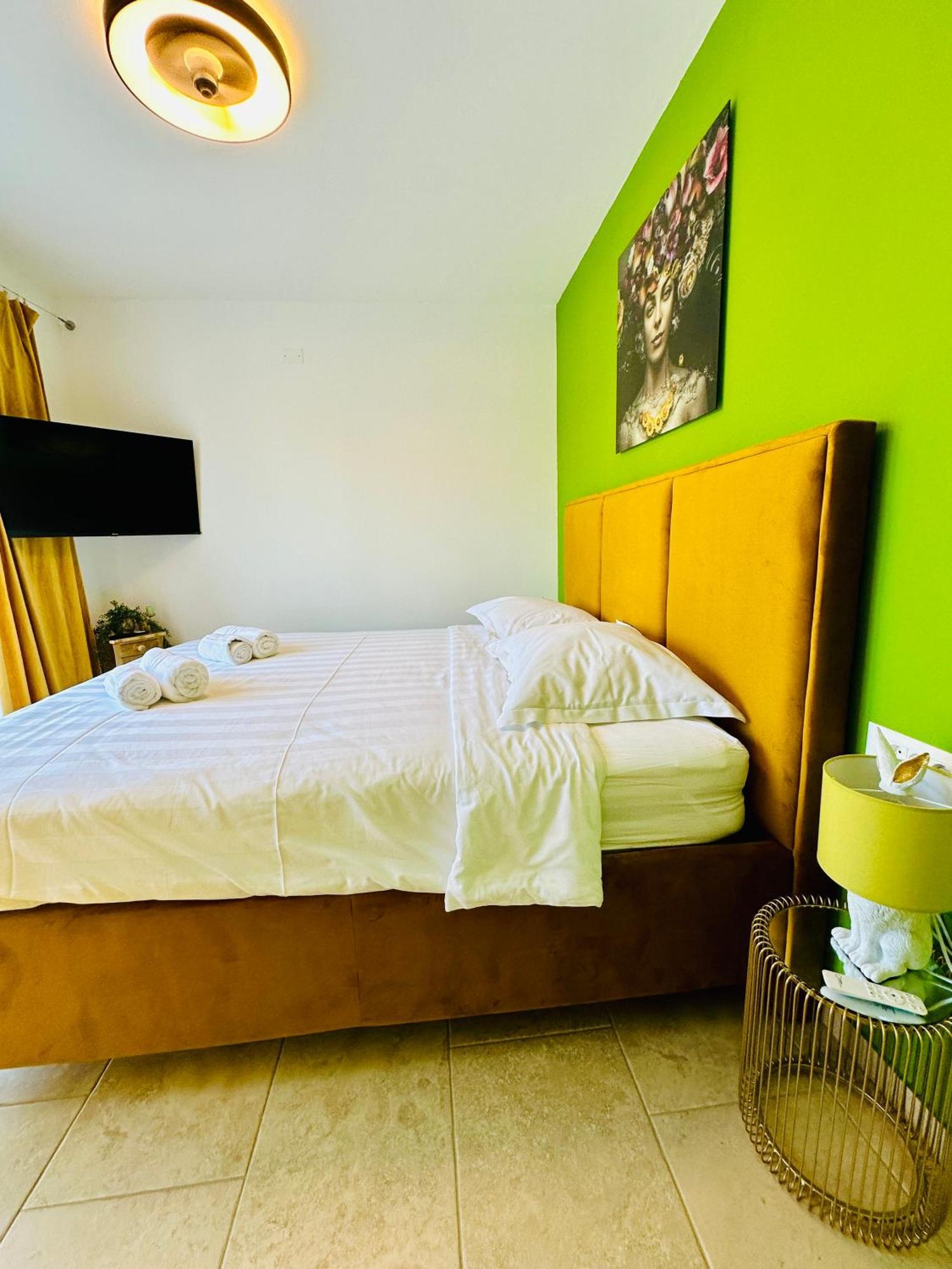 New Exclusive With Garden And Private Pool Near The Sea Poreč