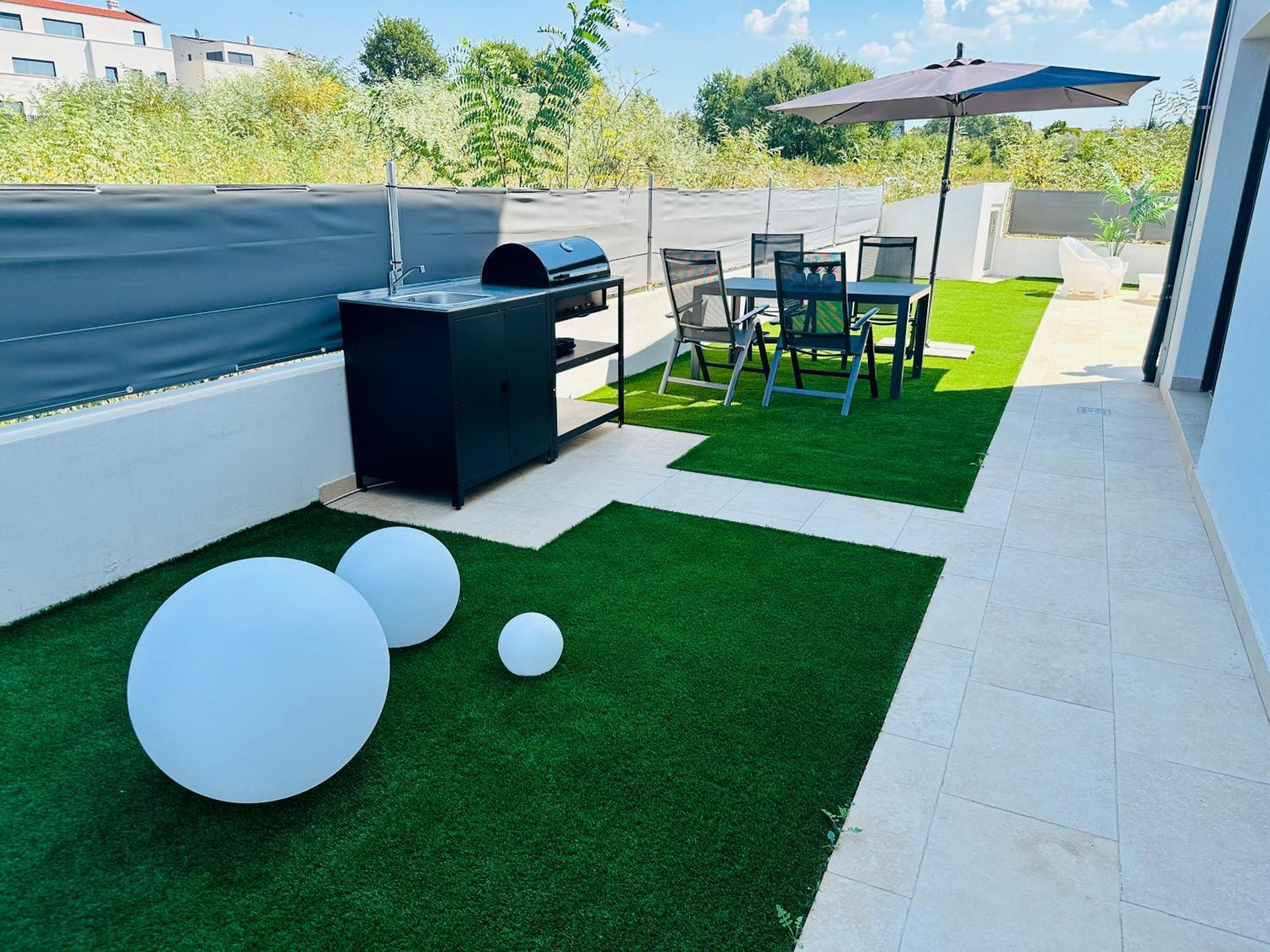 Apartment New Exclusive With Garden And Private Pool Near The Sea Poreč